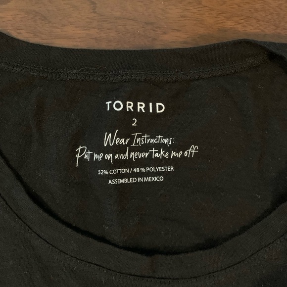 Torrid Black LOVE t-shirt - Size 2 - Picture 3 of 4